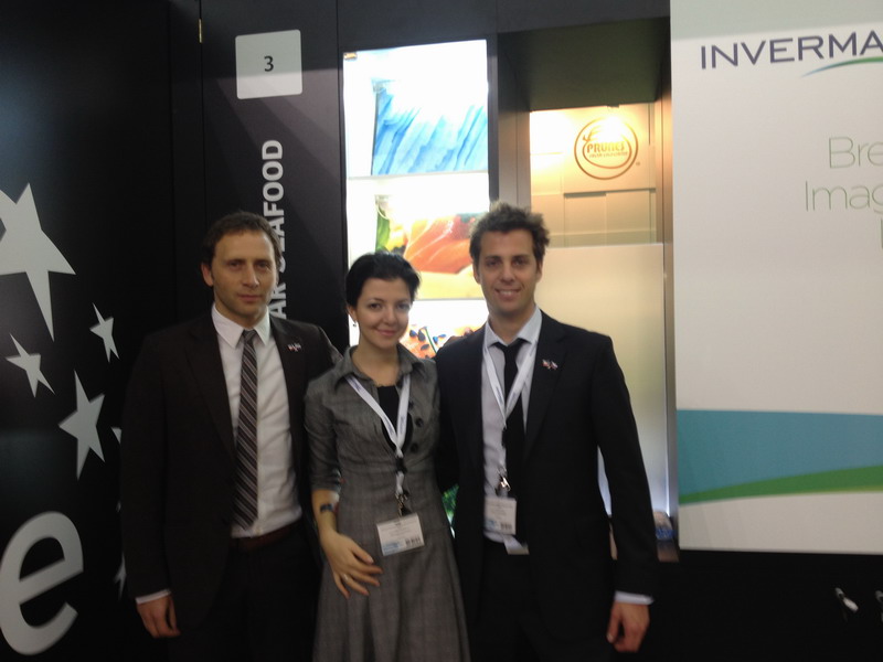 Empresa Invermar en la feria World Food en Moscú. Intérprete - María Antonyan