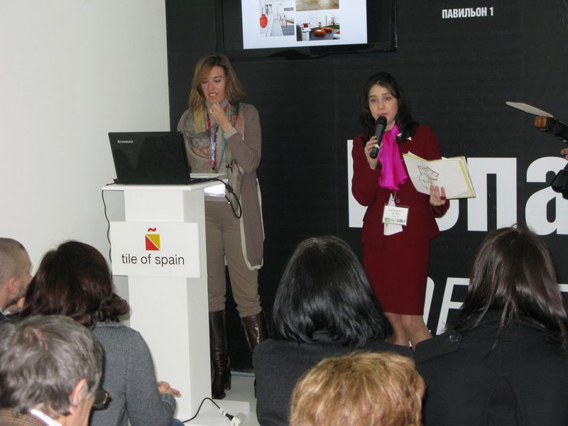 The report of Spanish Association of the Manufacturers of Ceramics during the Mosbuild Fair. Interpreter - Anna Ermanok.