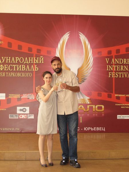 El Sr. Sergio Armstrong, fotografer, participante de V Festival Internacional de Cine de A. Tarkovskiy "El Espejo". Intérprete - Anna Ermanok