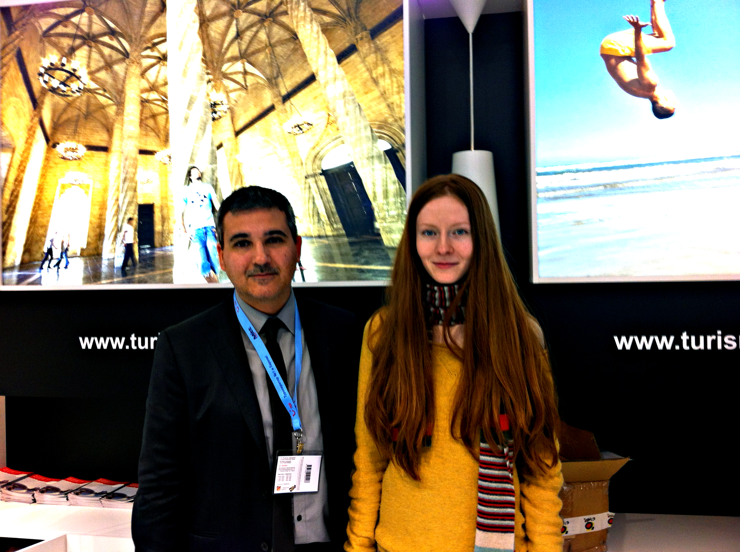 Cristina Belousova accompanying S. Coret Badía (Valencia Shopping) during the MITT Fair.