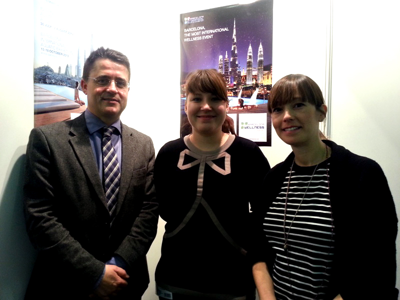 N.Guskova con los representantes de Fira Barcelona en la feria Piscina Moscow.