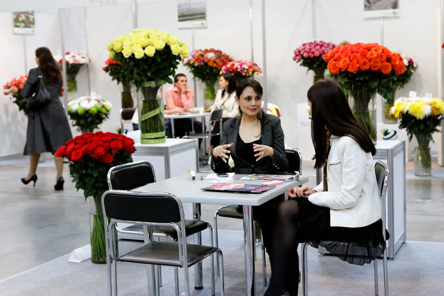 Sofia Gallardo (Flower Village) на выставке Цветы Экспо. Переводчик - Е. Вахтина.
