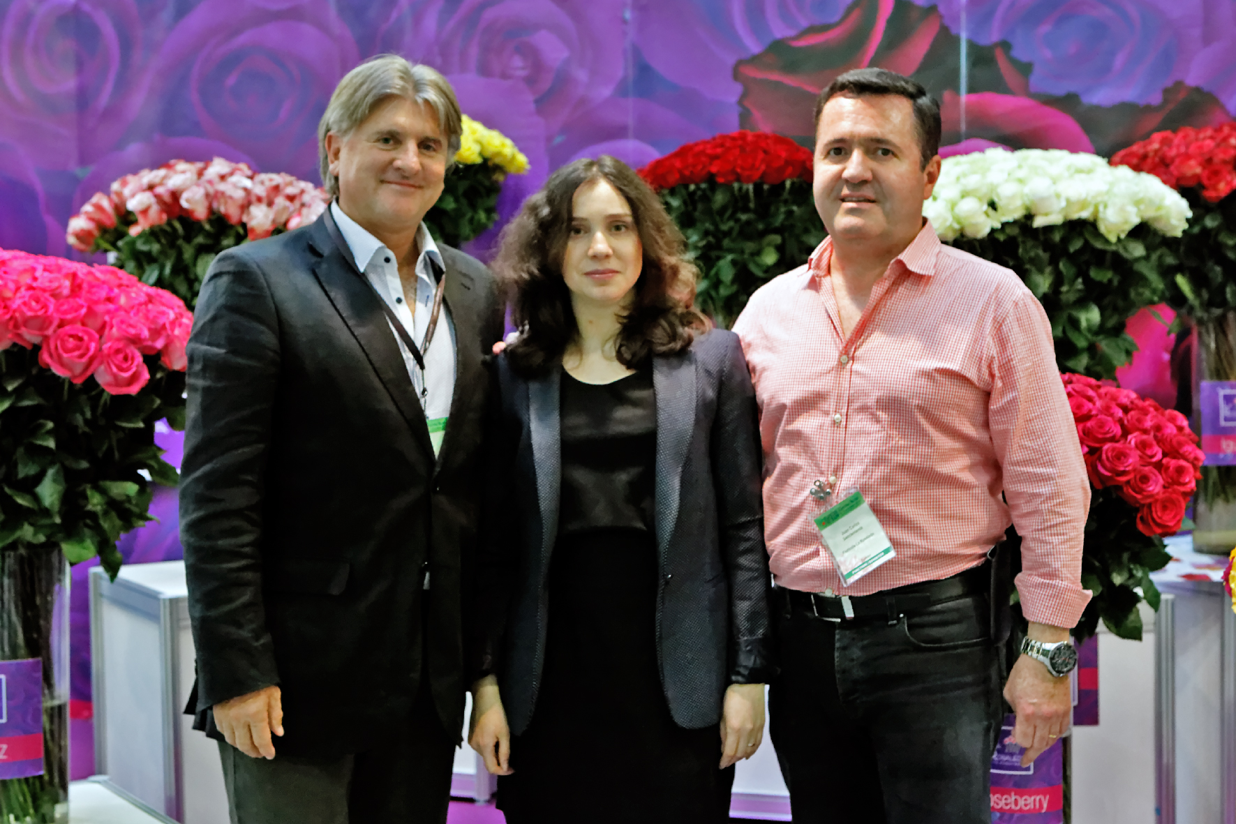 Juan Carlos Sanclemente, Alfredo Pallares (La Rosaleda) en la feria Flowers Expo. Intérprete - Anna Ermanok.