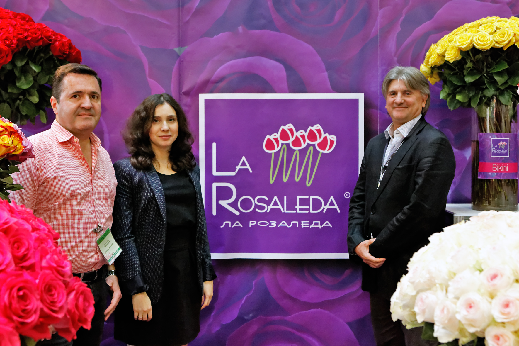Juan Carlos Sanclemente, Alfredo Pallares (La Rosaleda) en la feria Flowers Expo. Intérprete - Anna Ermanok.