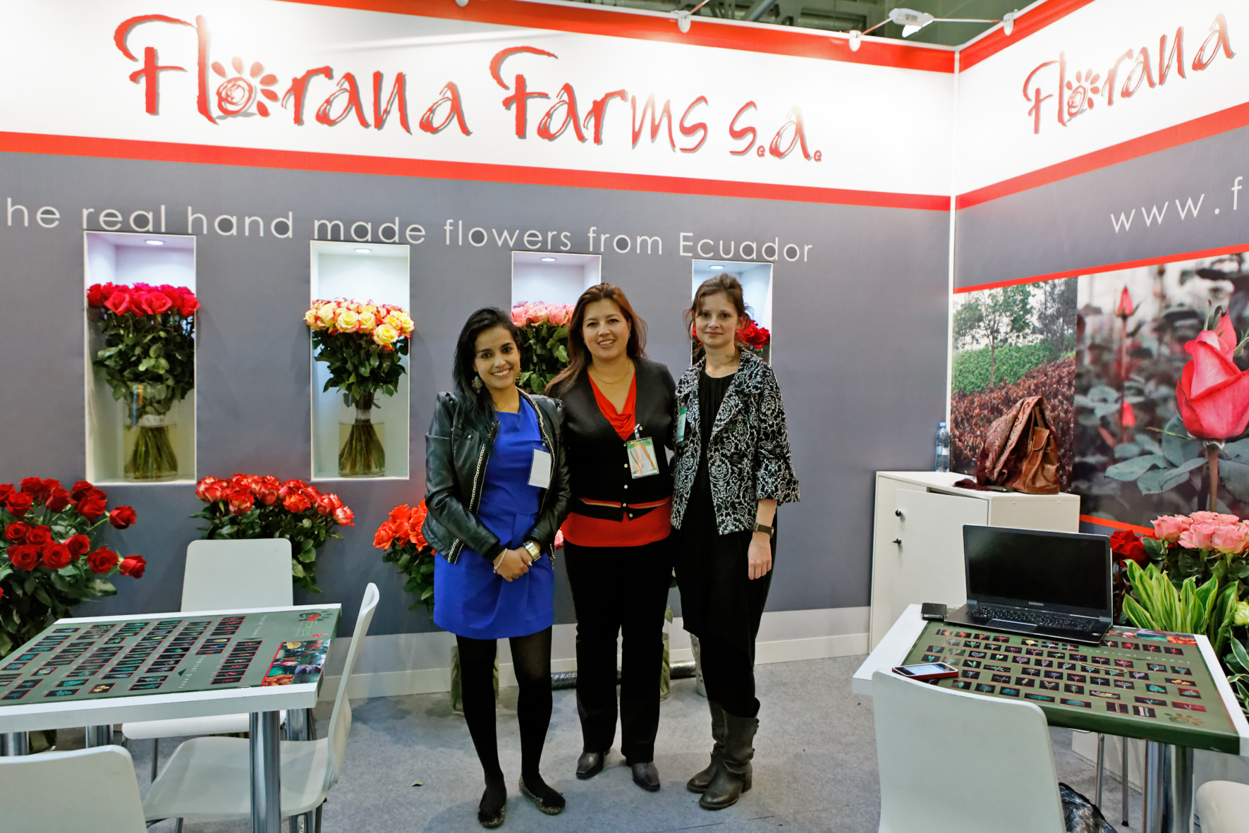 A. Arboleda (Florana farms) c переводчиками А. Бабайцевой и А. Альсате на выставке Цветы Экспо.