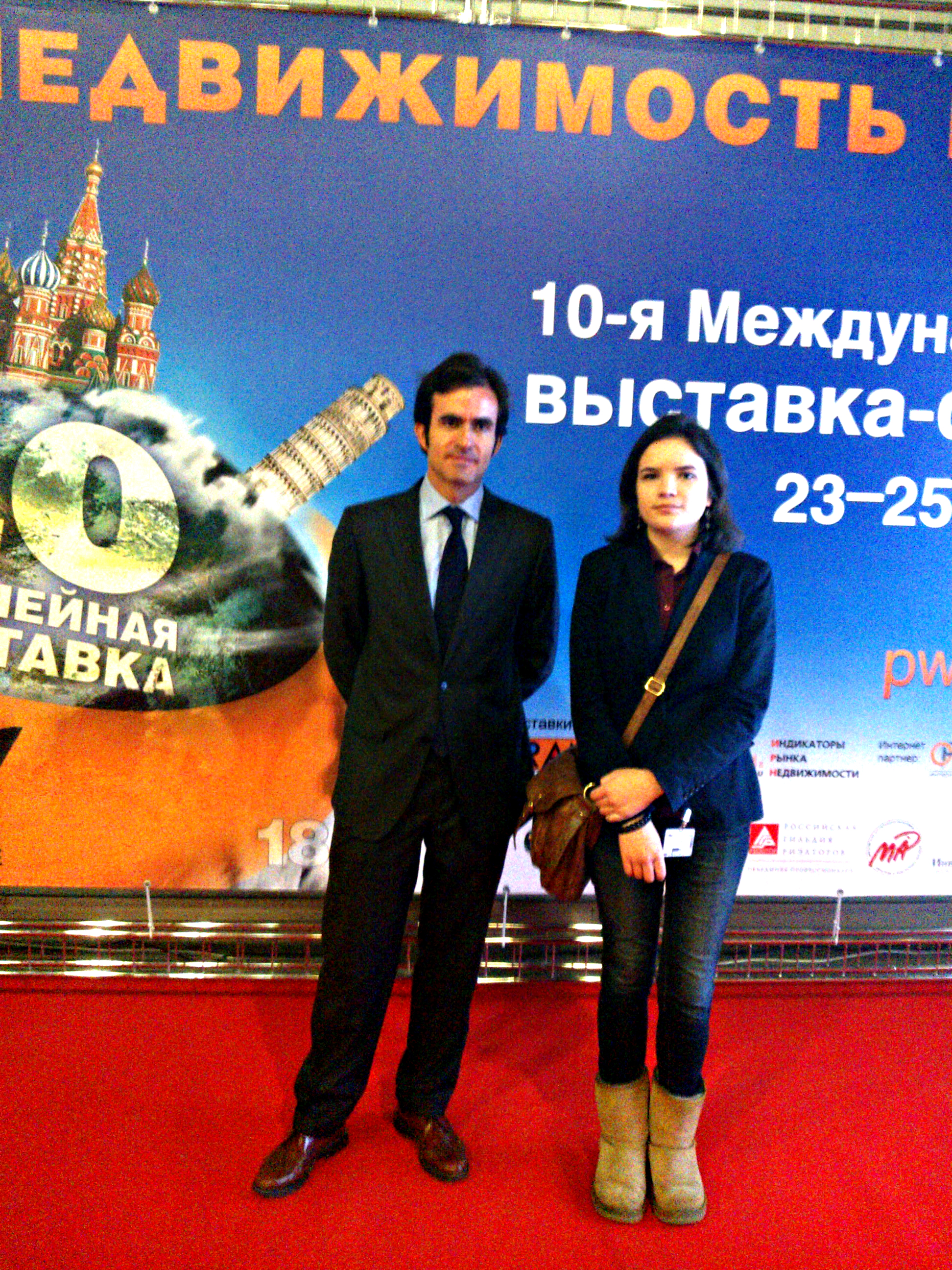 Miguel López visitando la feria inmobiliaria Property Worldwide (Moscú, Crocus Expo). Intérprete - E. Mámina.